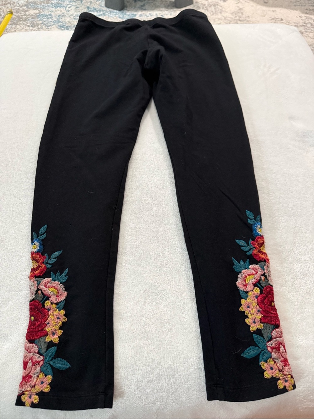 Johnny Was Women's Black Floral Embroidered Legging Size M E01 - Picture 7 of 7